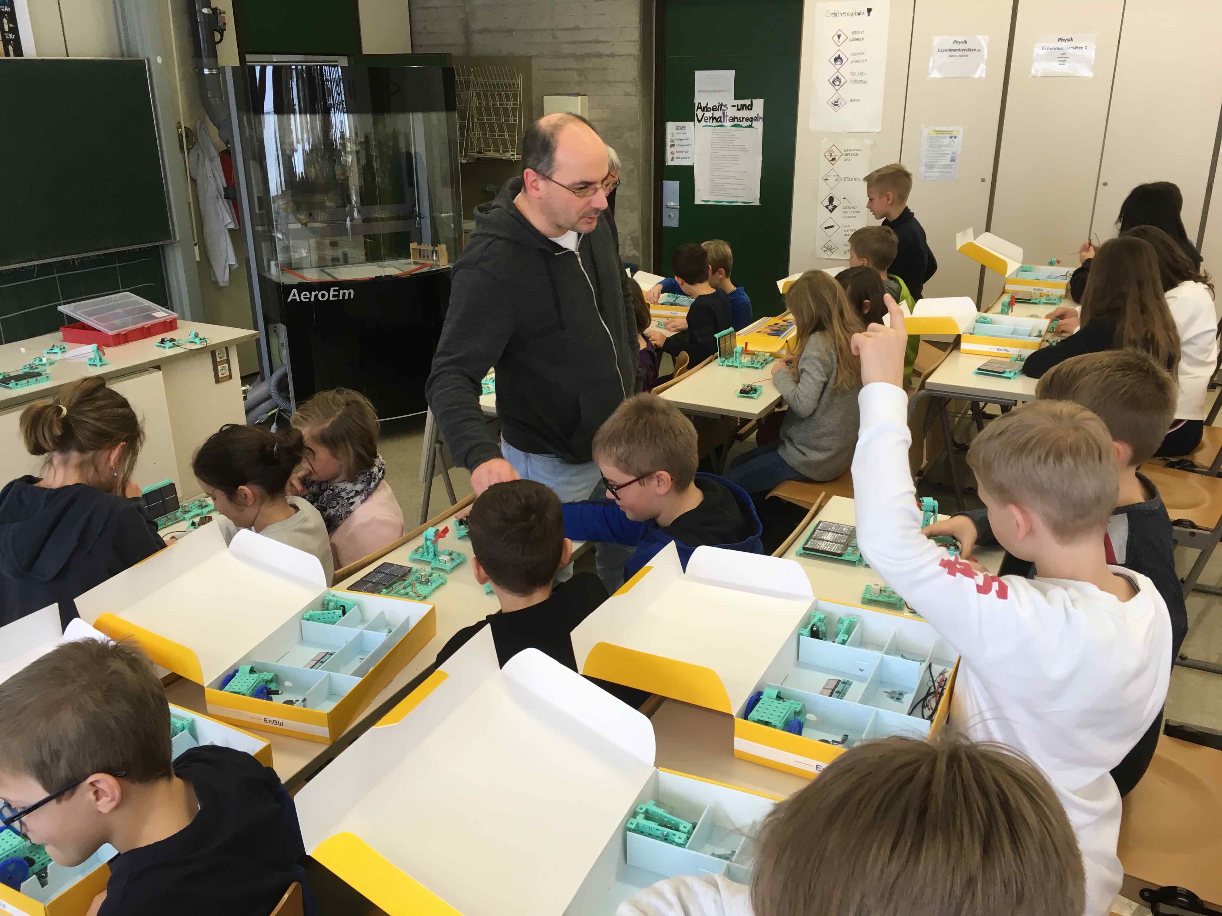 Begeisterung fuer Naturwissenschaften in der Grundschule Essingen.jpg